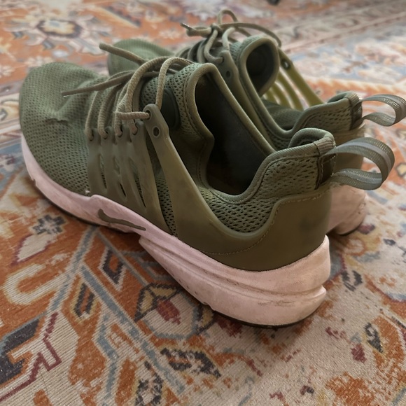Green Nike Prestos - Picture 1 of 3